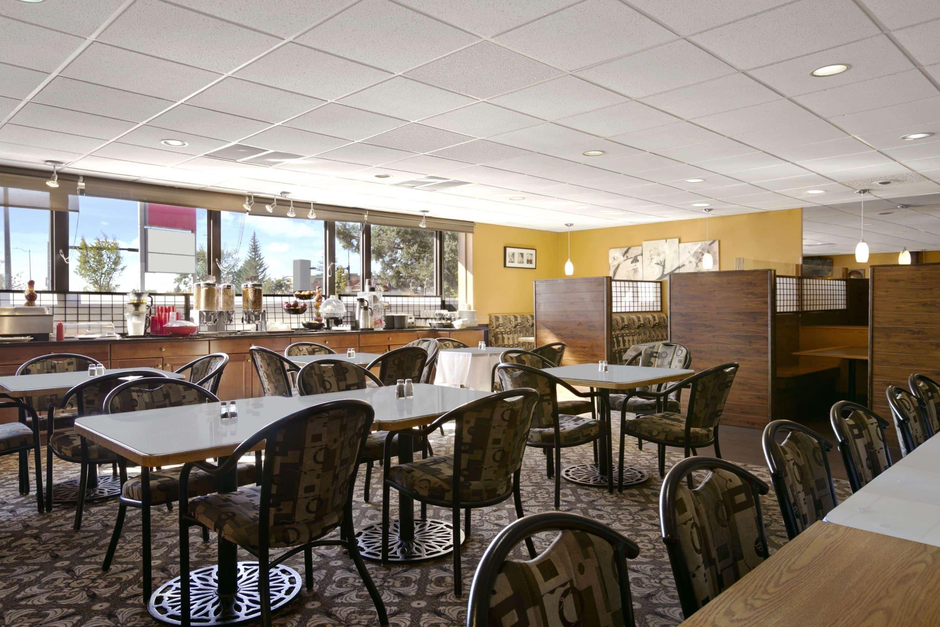 Ramada By Wyndham Hotel Lethbridge