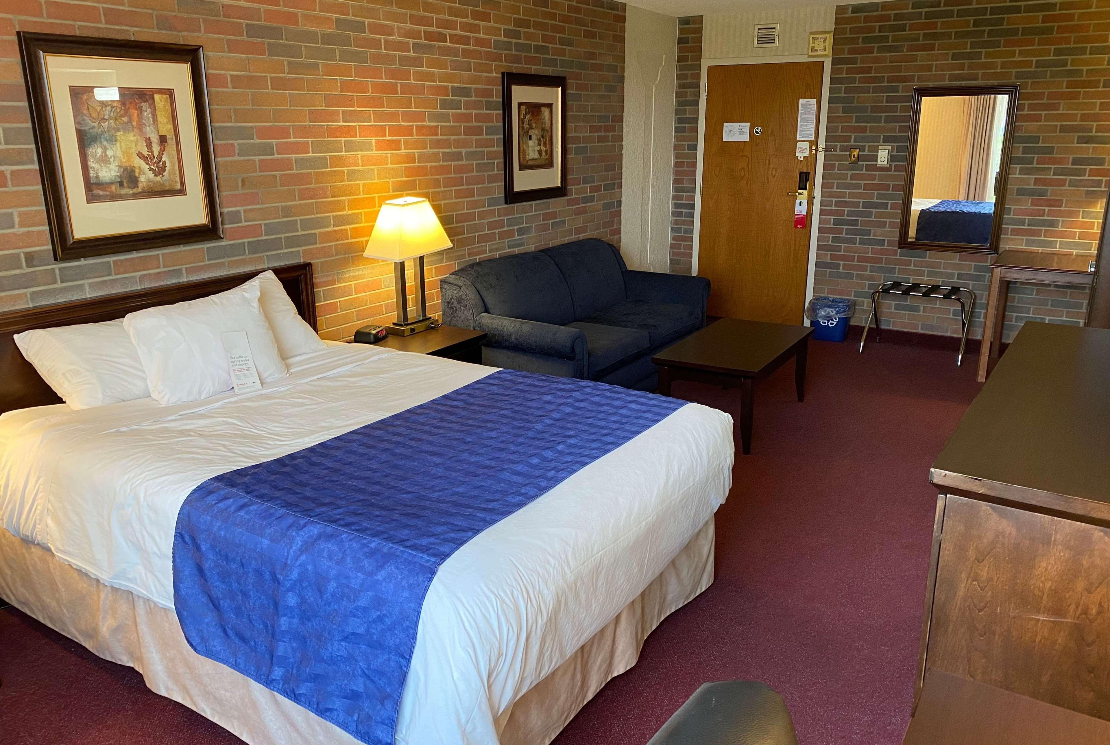 Ramada By Wyndham Hotel Lethbridge