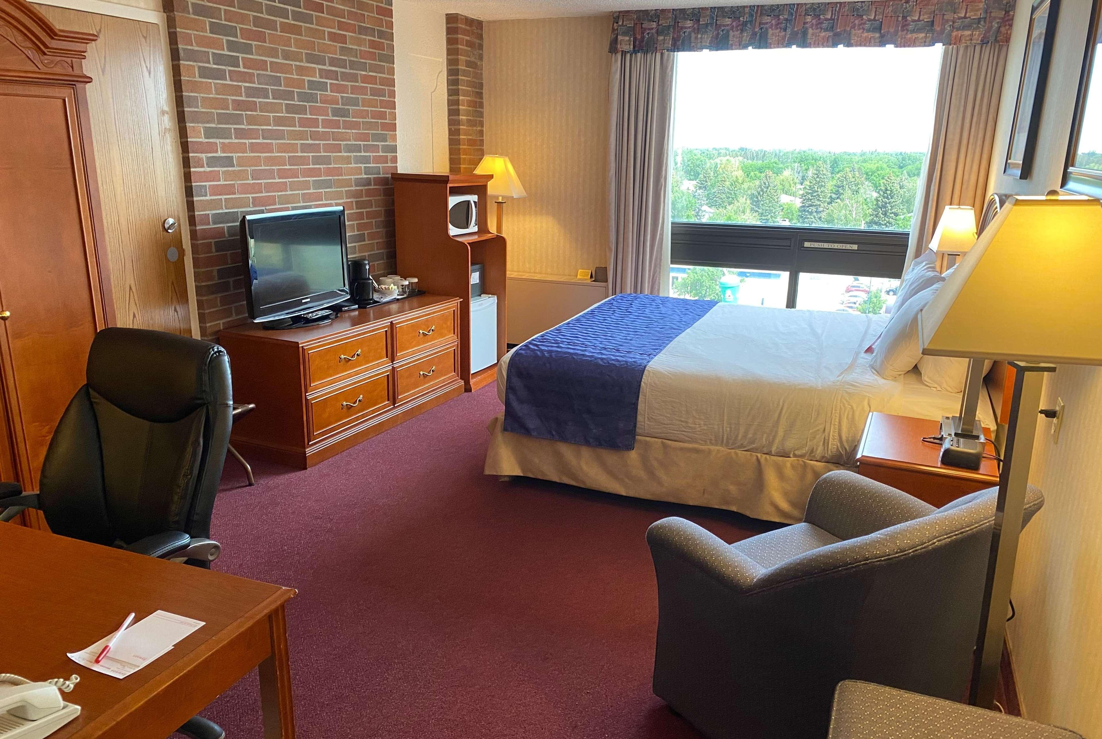 Ramada By Wyndham Lethbridge