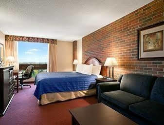 Hotel Ramada By Wyndham Lethbridge